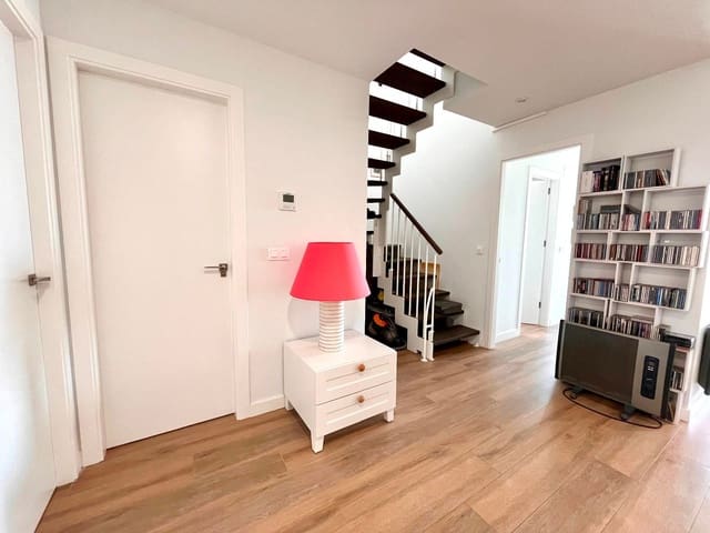 Ático de 2 habitaciones en Villamartin, Orihuela en venta con piscina - 314.900 € (Ref: 9237552)