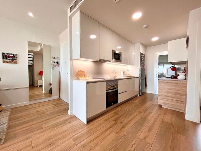 Ático de 2 habitaciones en Villamartin, Orihuela en venta con piscina - 314.900 € (Ref: 9237552)