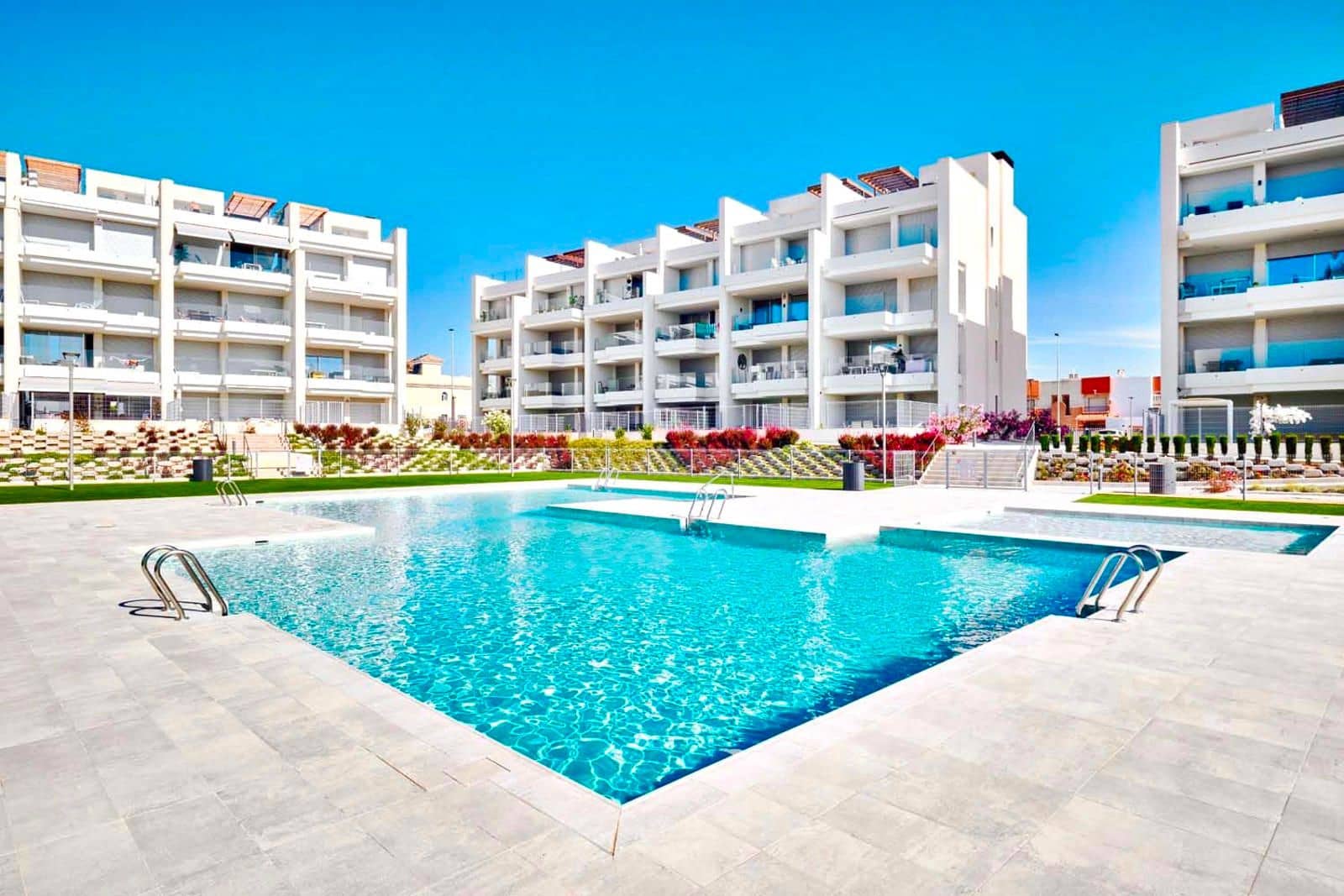 Ático de 2 habitaciones en Villamartin en venta con piscina - 314.900 € (Ref: 9237552)