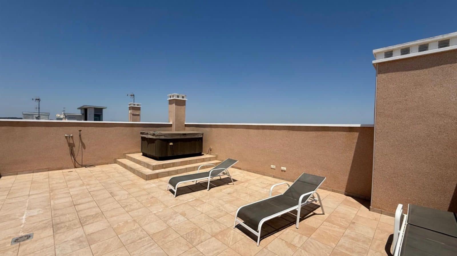 3 sypialnia Penthouse na sprzedaż w Villamartin z basenem garażem - 375 000 € (Ref: 9237556)