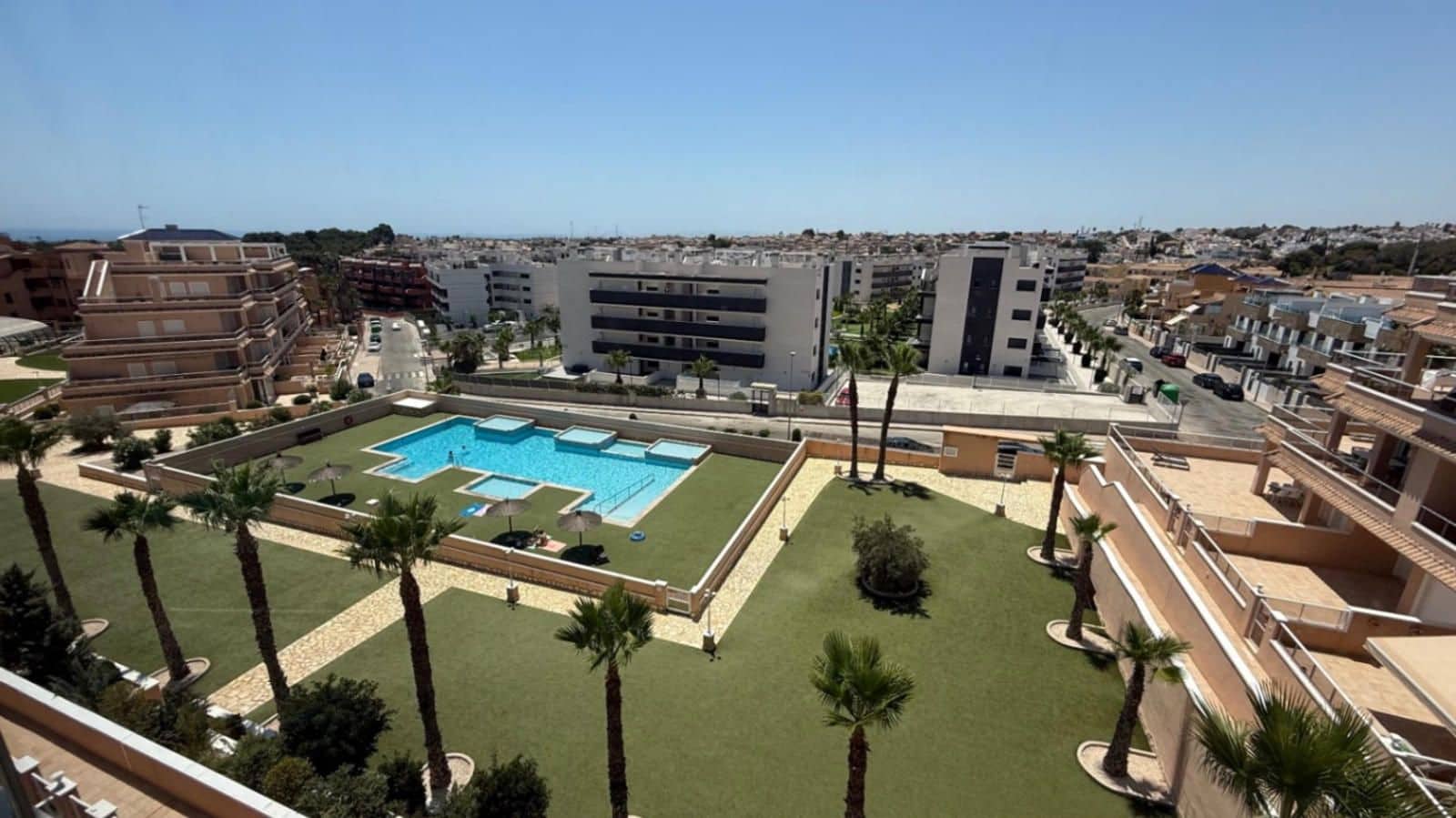 3 sypialnia Penthouse na sprzedaż w Villamartin z basenem garażem - 375 000 € (Ref: 9237556)