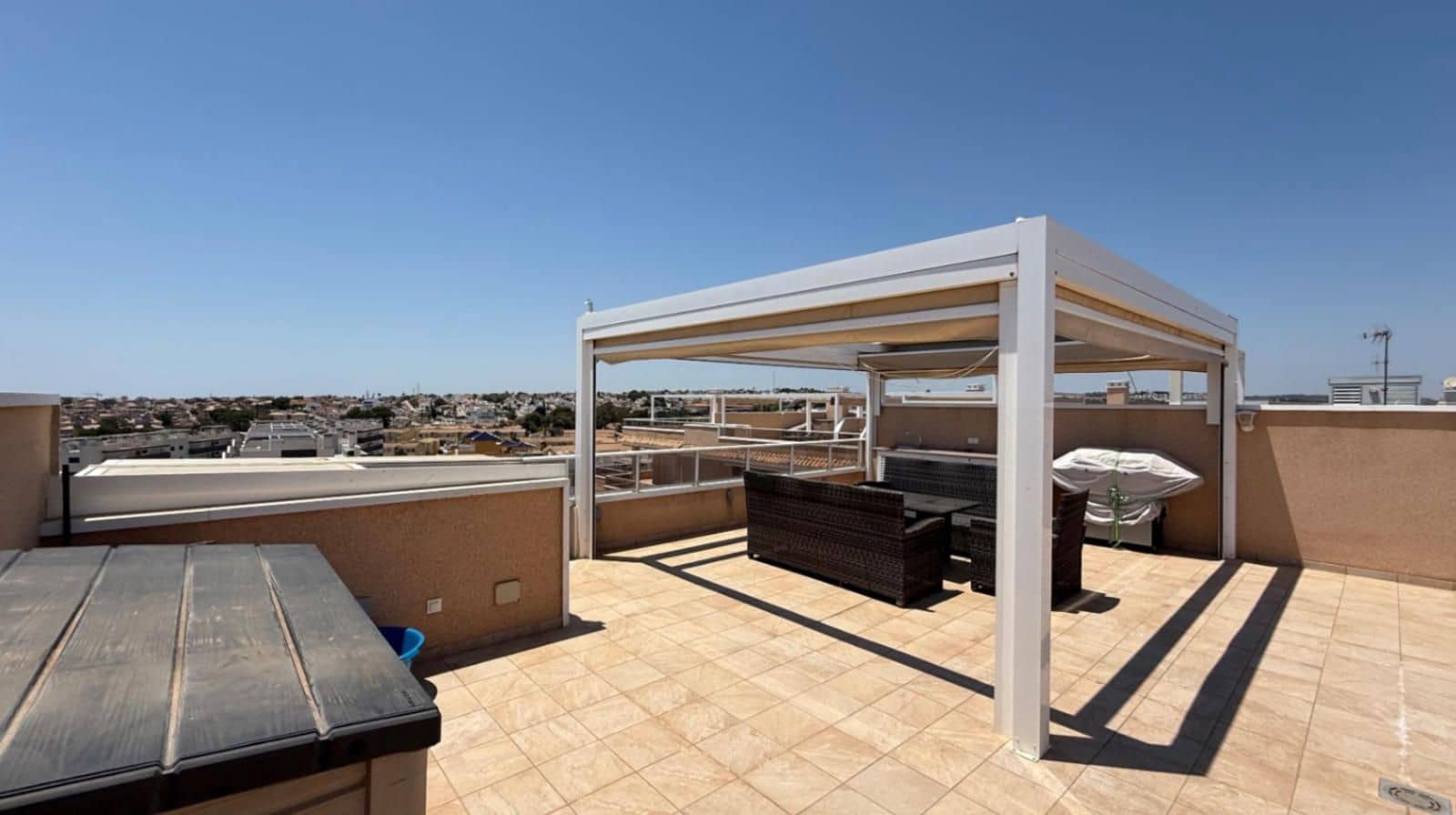 3 sypialnia Penthouse na sprzedaż w Villamartin z basenem garażem - 375 000 € (Ref: 9237556)