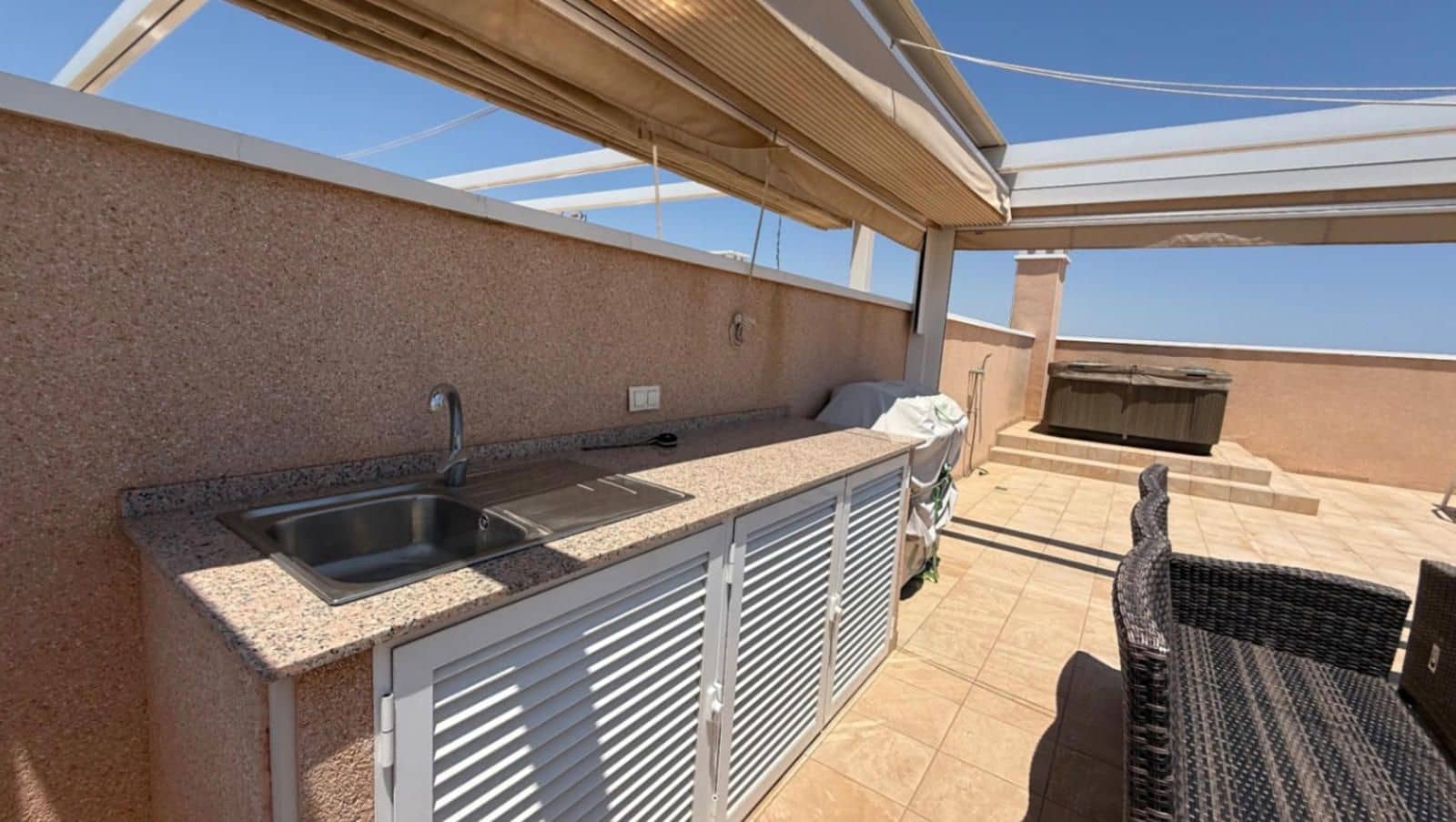 3 sypialnia Penthouse na sprzedaż w Villamartin z basenem garażem - 375 000 € (Ref: 9237556)