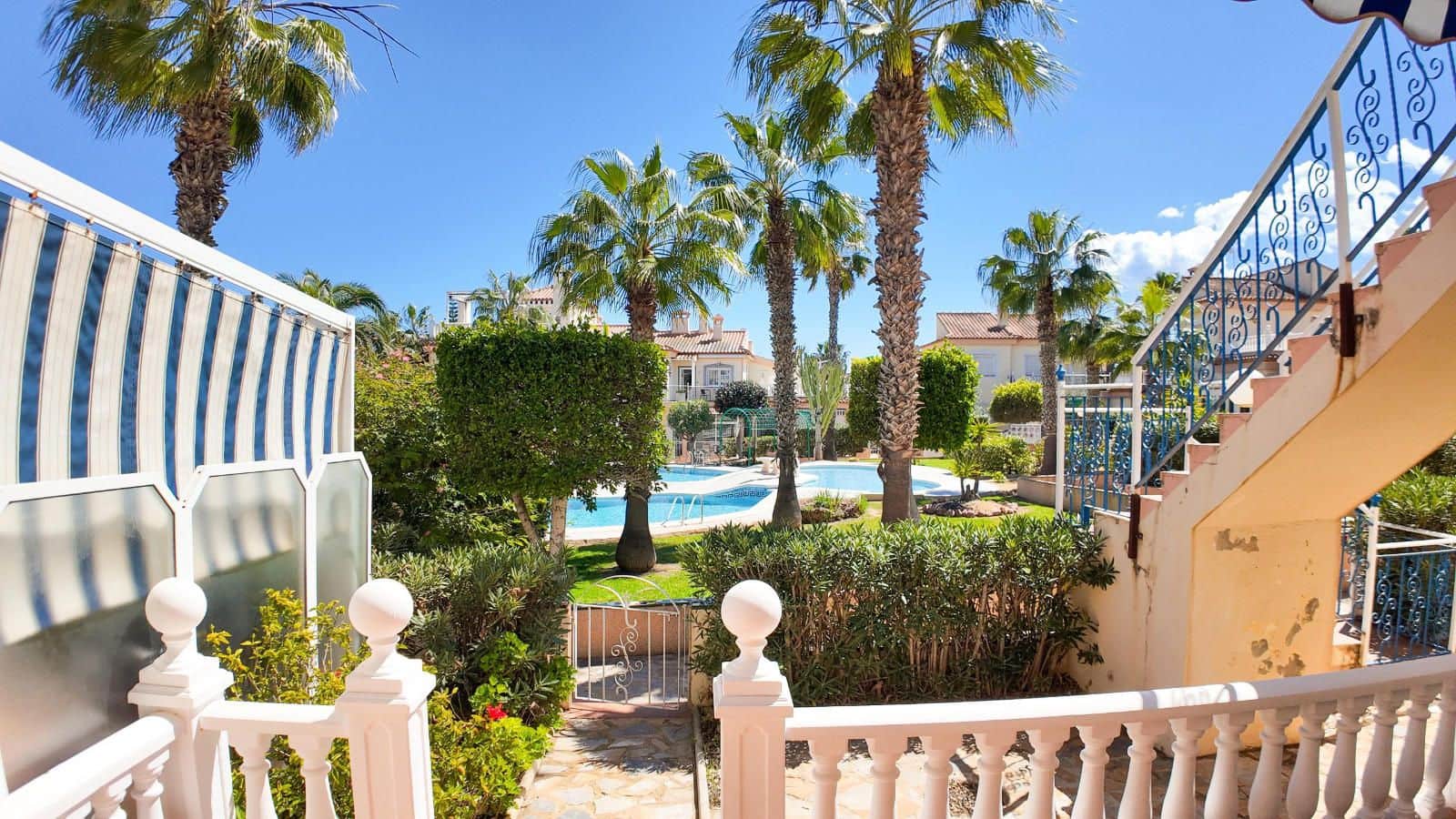 2 Zimmer Villa zu verkaufen in Torrevieja mit Pool - 175.000 € (Ref: 9237573)