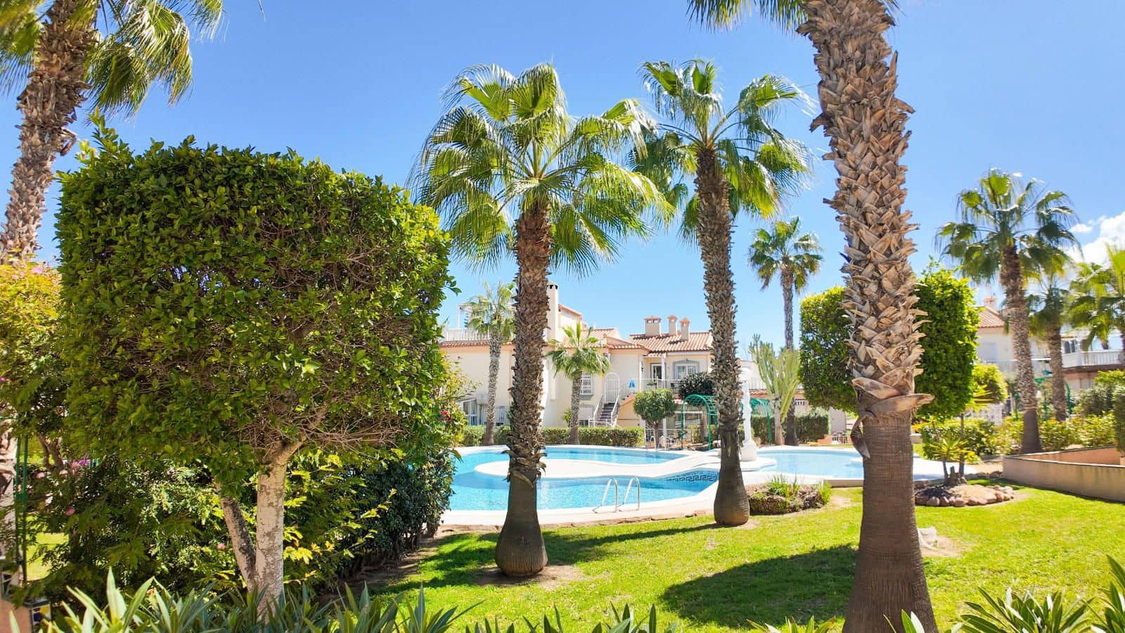 2 Zimmer Villa zu verkaufen in Torrevieja mit Pool - 175.000 € (Ref: 9237573)
