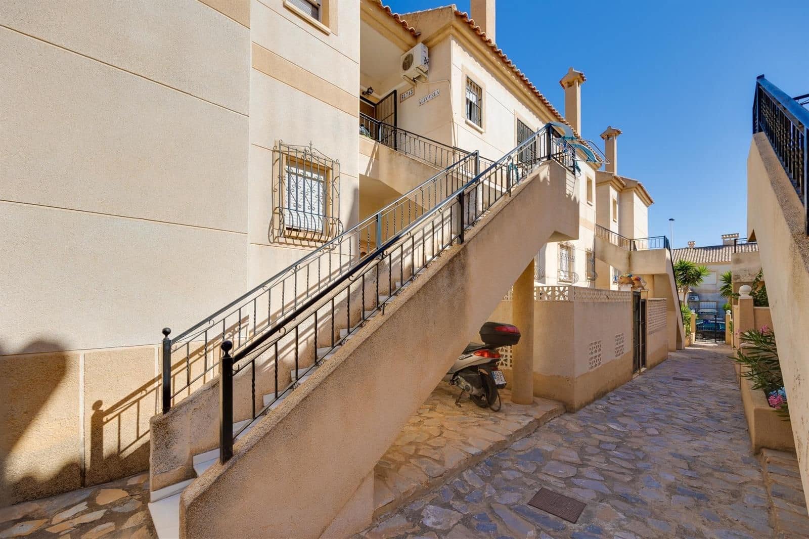 Chalet de 2 habitaciones en Aguas Nuevas en venta con piscina - 127.560 € (Ref: 9237577)