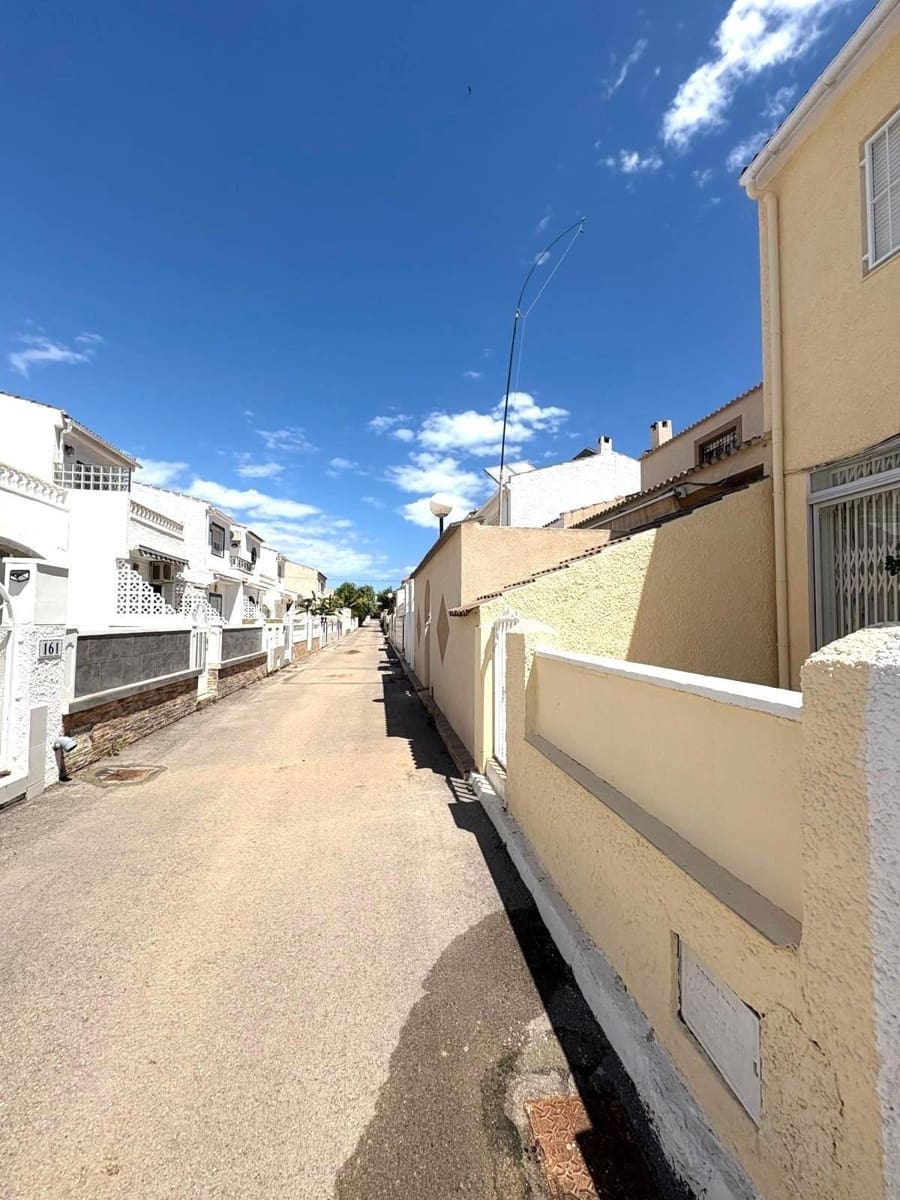 2 soveværelse Lejlighed til salg i El Limonar med swimmingpool - € 129.000 (Ref: 9237584)