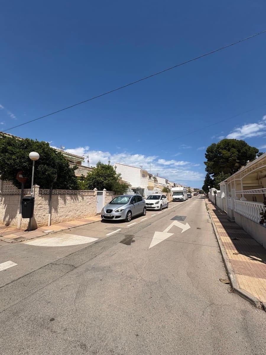 2 soveværelse Lejlighed til salg i El Limonar med swimmingpool - € 129.000 (Ref: 9237584)