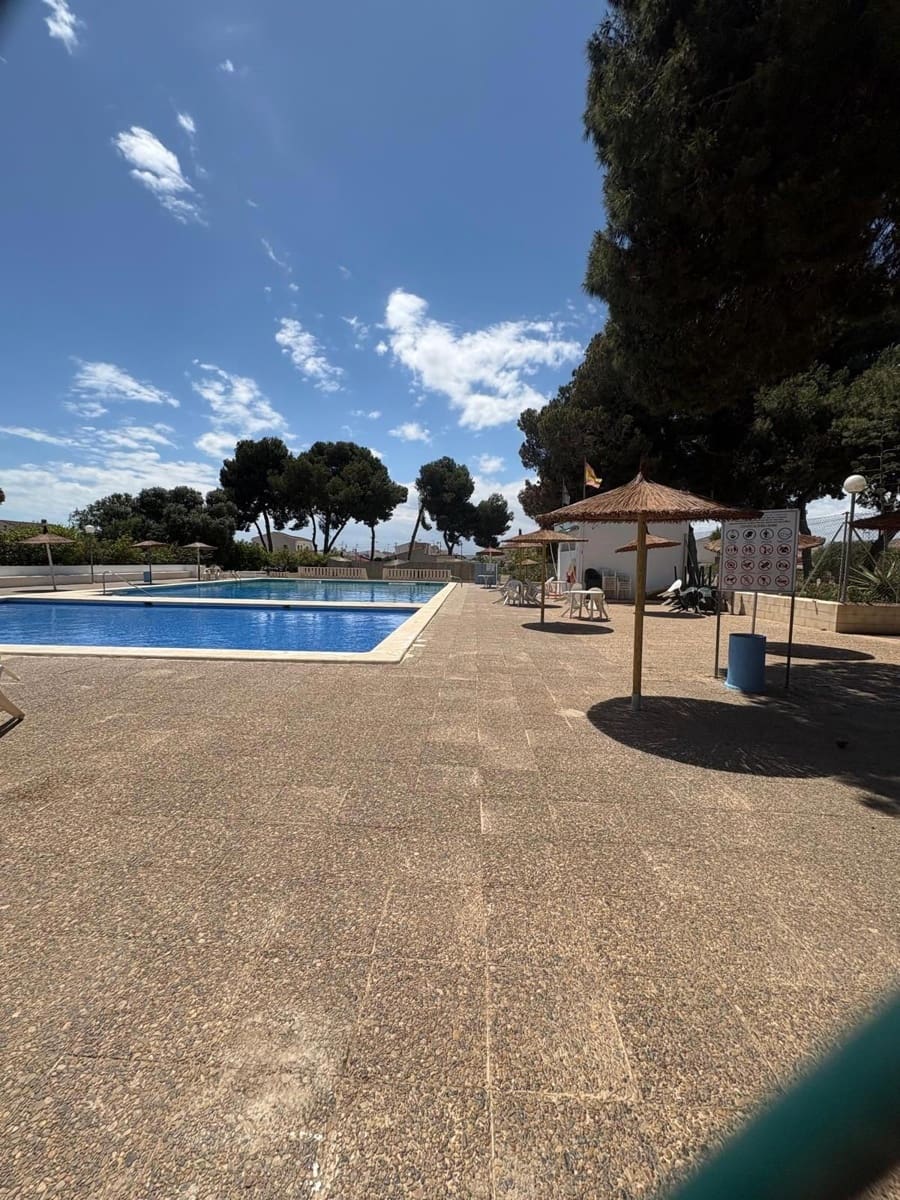 2 soveværelse Lejlighed til salg i El Limonar med swimmingpool - € 129.000 (Ref: 9237584)