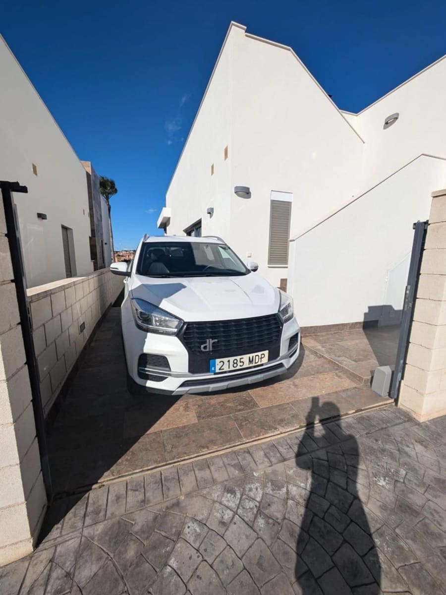 3 slaapkamer Villa te koop in Orihuela Costa met zwembad - € 479.000 (Ref: 9237586)