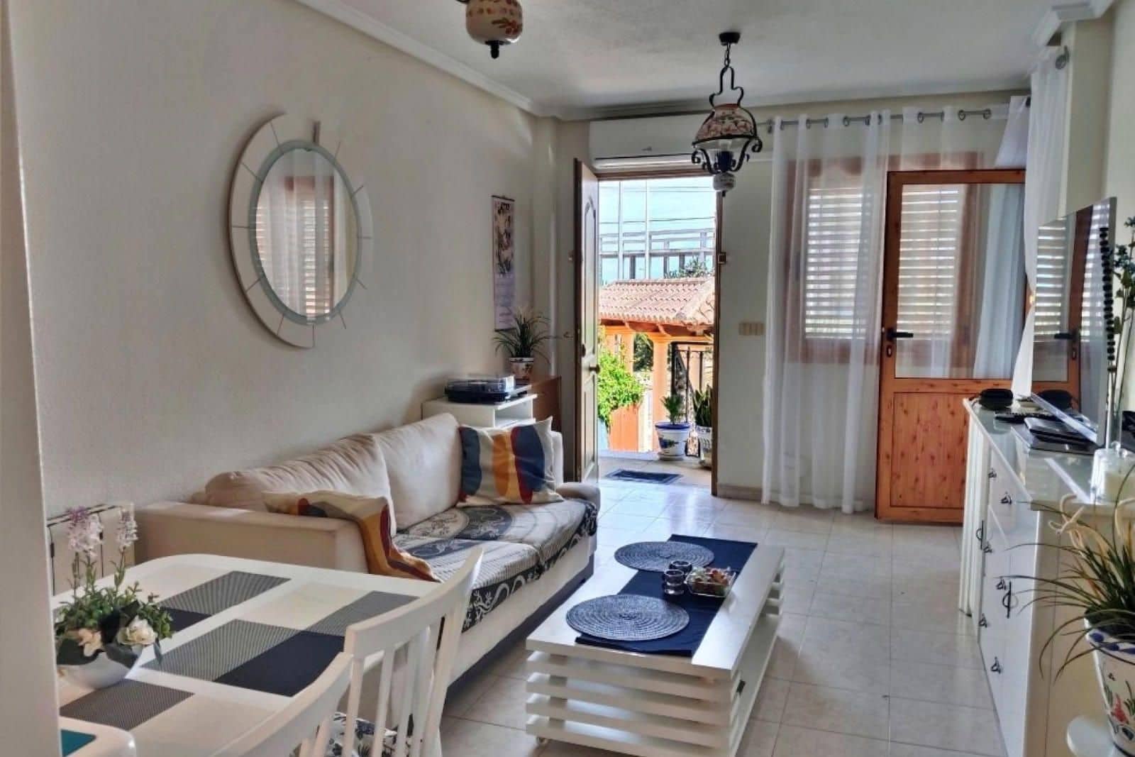 2 soverom Villa til salgs i Torrevieja med svømmebasseng - € 164 000 (Ref: 9237588)