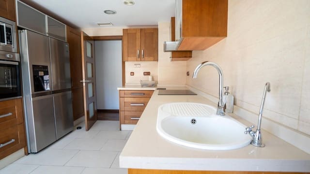 3 bedroom Penthouse for sale in Zona Pueblo, Guardamar del Segura with garage - € 410,000 (Ref: 9237590)