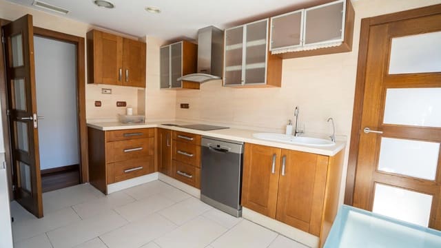 3 bedroom Penthouse for sale in Zona Pueblo, Guardamar del Segura with garage - € 410,000 (Ref: 9237590)