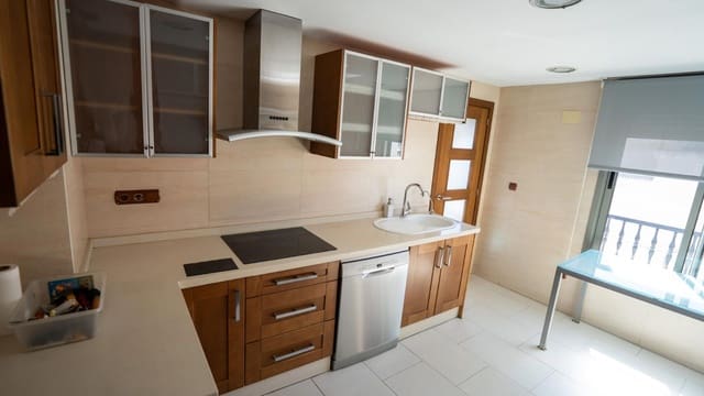 3 bedroom Penthouse for sale in Zona Pueblo, Guardamar del Segura with garage - € 410,000 (Ref: 9237590)