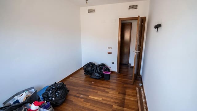 3 bedroom Penthouse for sale in Zona Pueblo, Guardamar del Segura with garage - € 410,000 (Ref: 9237590)