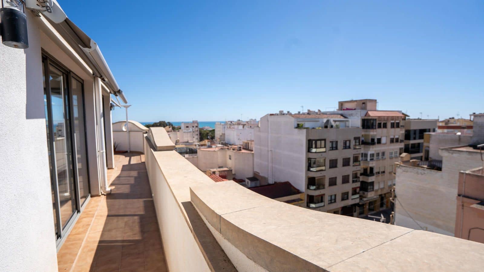 3 bedroom Penthouse for sale in Guardamar del Segura with garage - € 410,000 (Ref: 9237590)