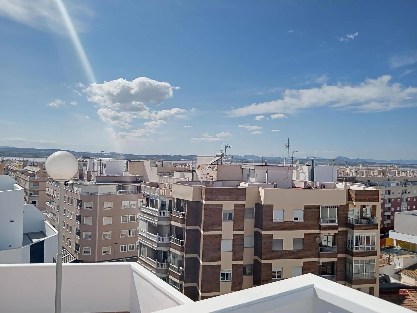 2 soveværelse Lejlighed til salg i Torrevieja med swimmingpool garage - € 129.900 (Ref: 9237597)