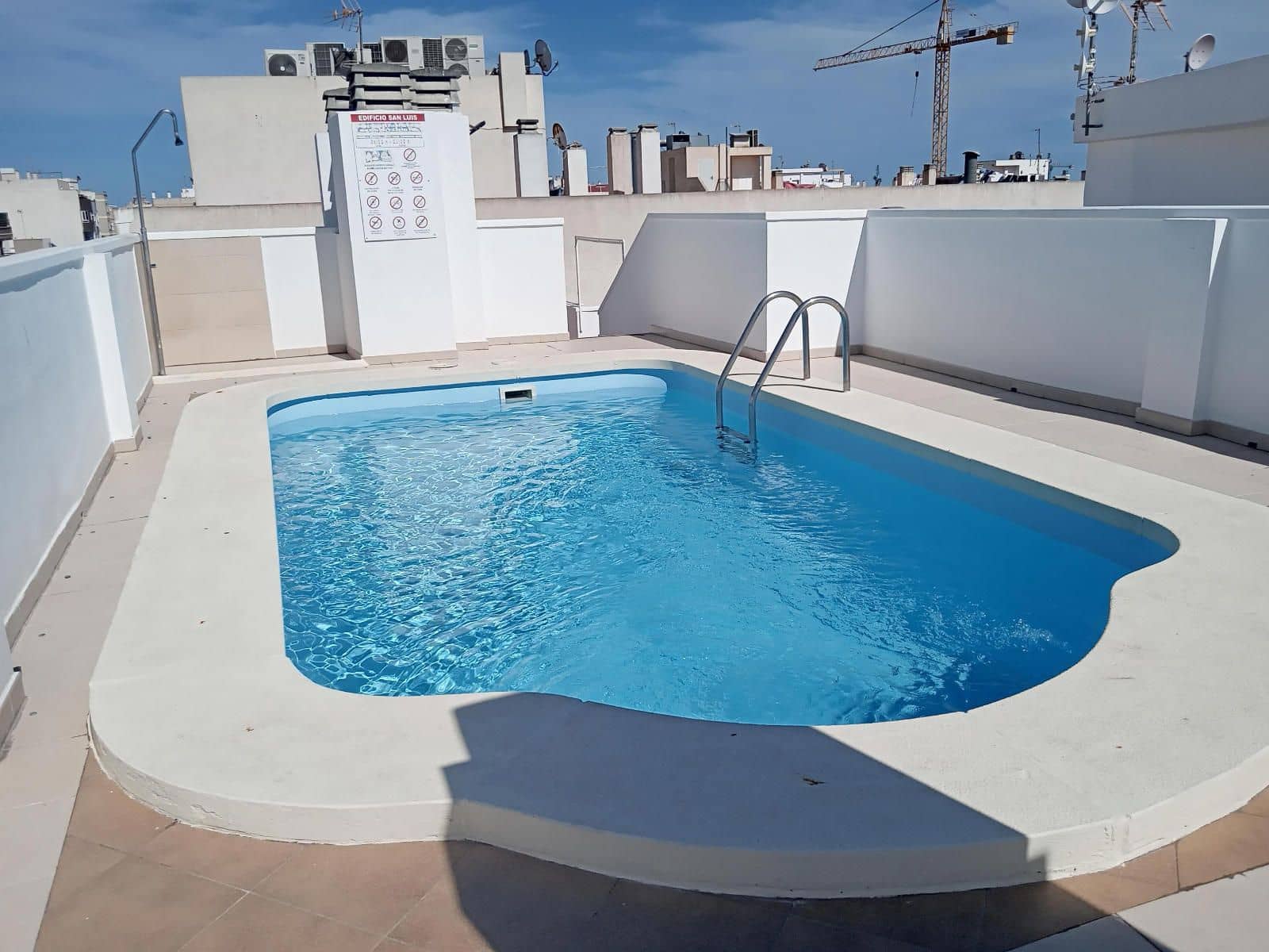2 soveværelse Lejlighed til salg i Torrevieja med swimmingpool garage - € 129.900 (Ref: 9237597)