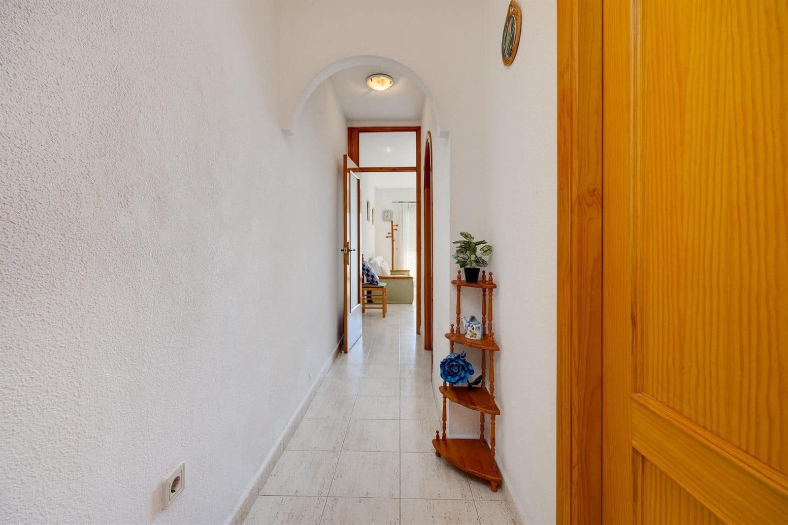 Lägenhet till salu i Torrevieja med pool - 84 900 € (Ref: 9237598)