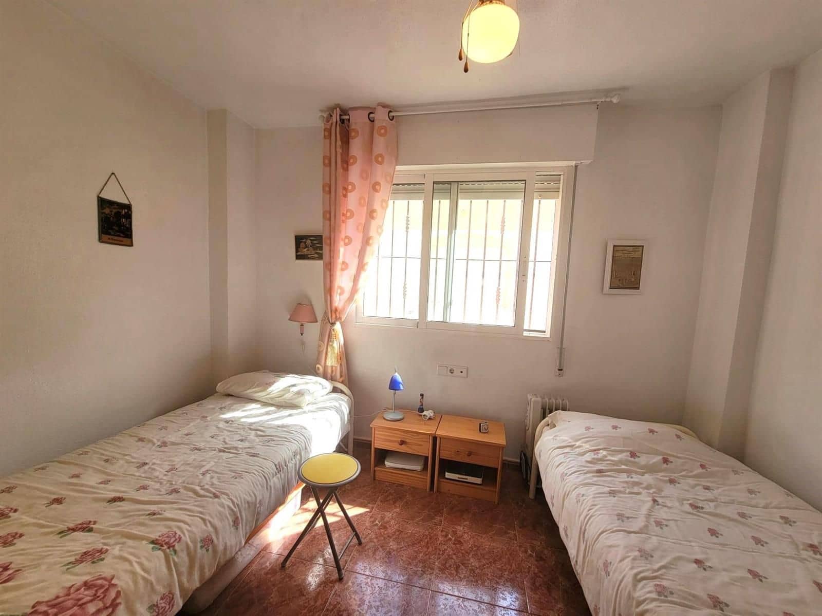 3 makuuhuone Omakotitalo myytävänä paikassa Playa Flamenca mukana uima-altaan 
autotalli - 189 260 € (Ref: 9237601)