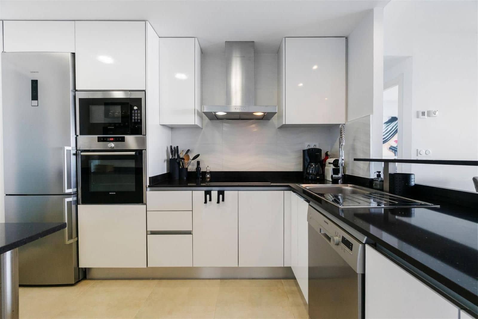 3 bedroom Flat for sale in Punta Prima with pool garage - € 590,000 (Ref: 9237608)