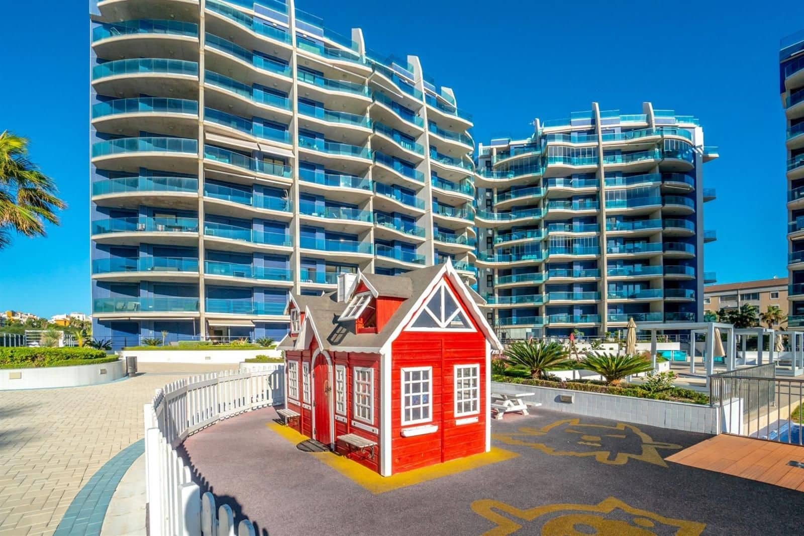 3 bedroom Flat for sale in Punta Prima with pool garage - € 590,000 (Ref: 9237608)