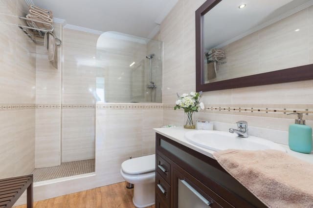 Piso de 3 habitaciones en Playa del Acequión, Torrevieja en venta con piscina garaje - 379.990 € (Ref: 9237615)