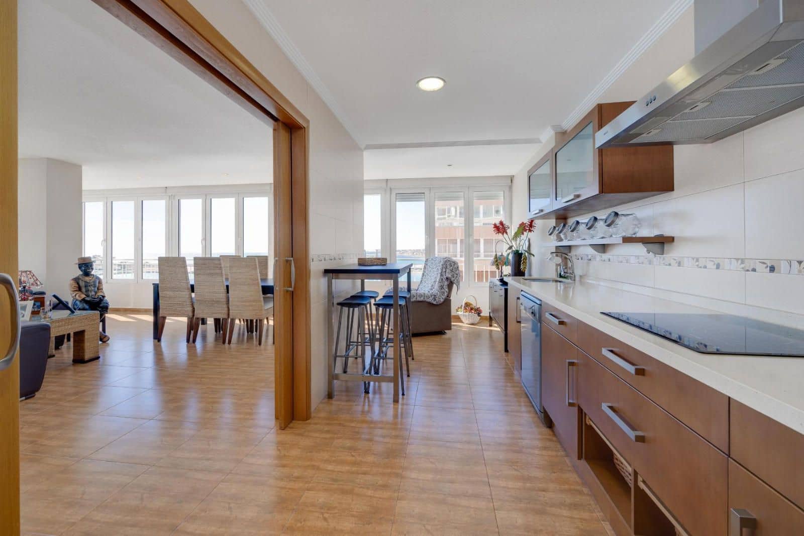 Piso de 3 habitaciones en Torrevieja en venta con piscina garaje - 379.990 € (Ref: 9237615)