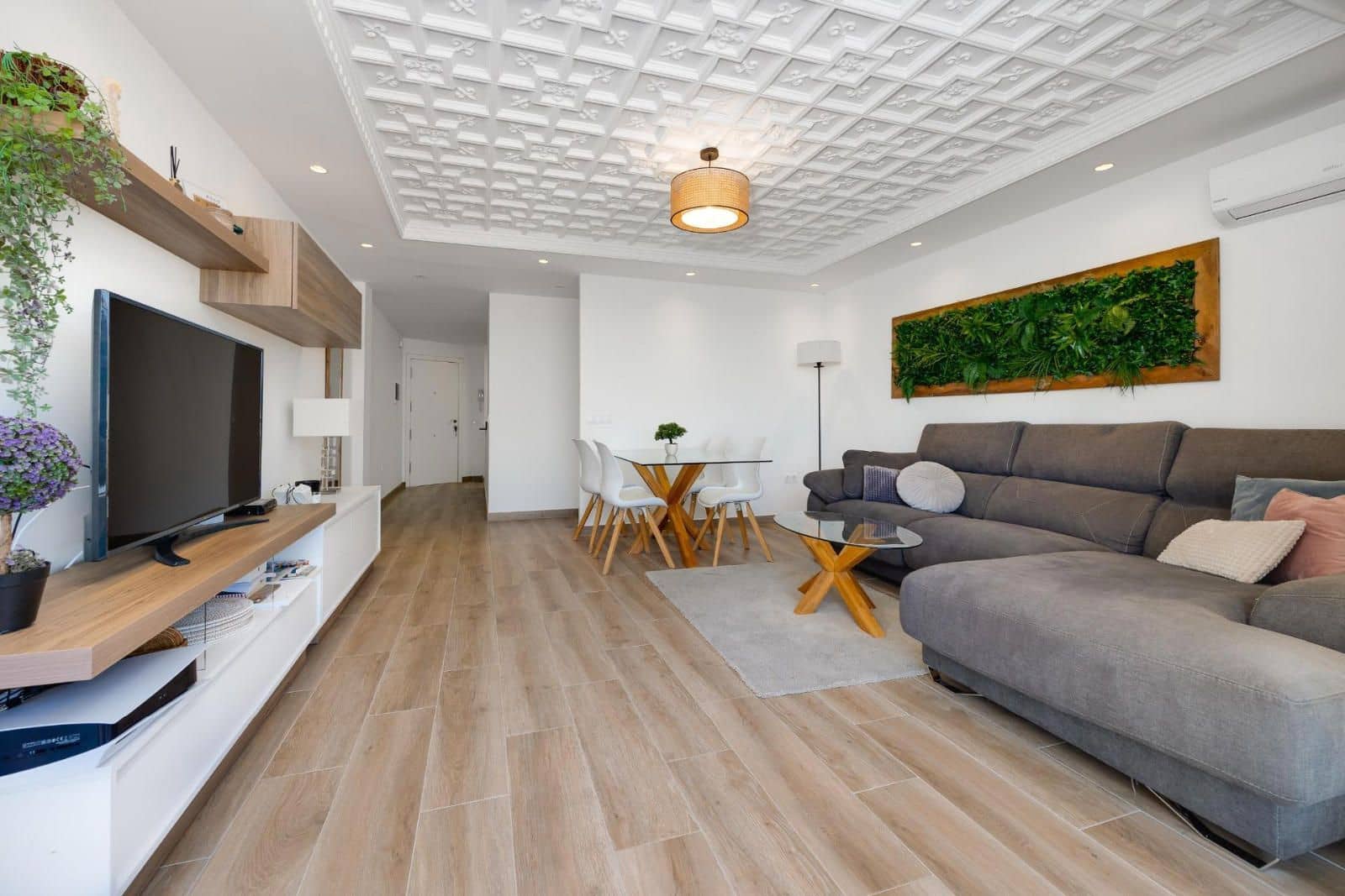 Piso de 3 habitaciones en Torrevieja en venta con piscina - 295.000 € (Ref: 9237619)