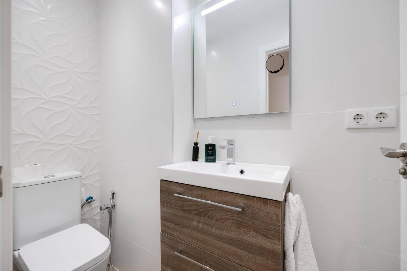 Piso de 3 habitaciones en Torrevieja en venta con piscina - 295.000 € (Ref: 9237619)