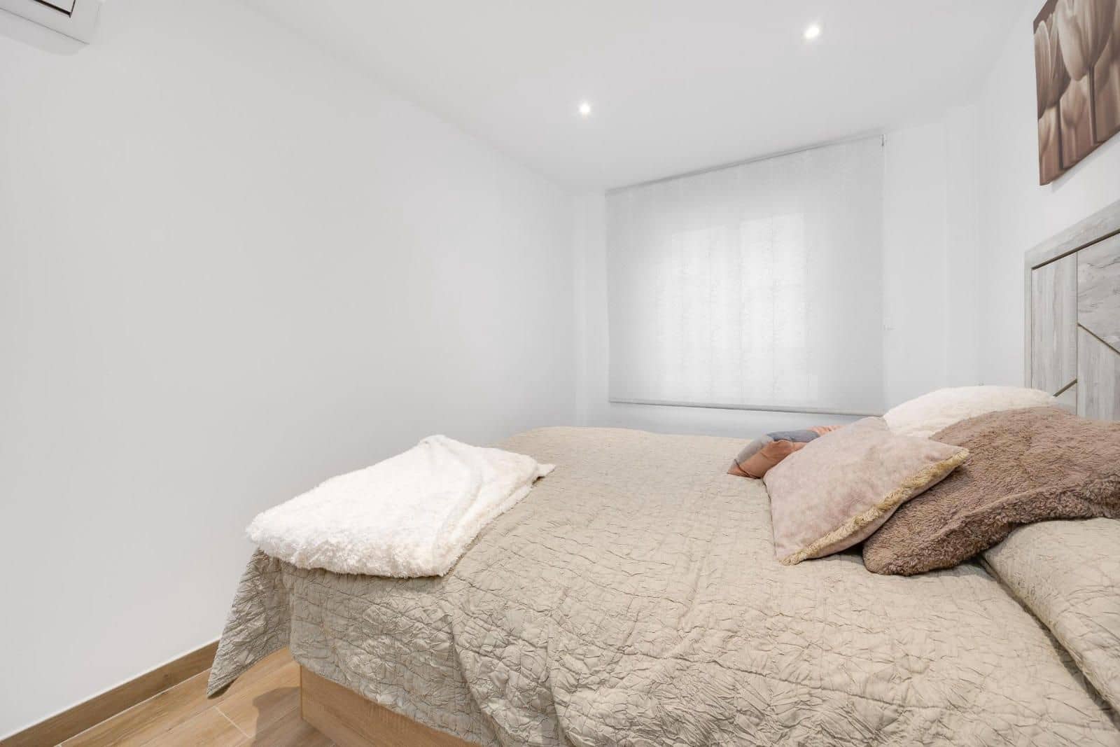 Piso de 3 habitaciones en Torrevieja en venta con piscina - 295.000 € (Ref: 9237619)