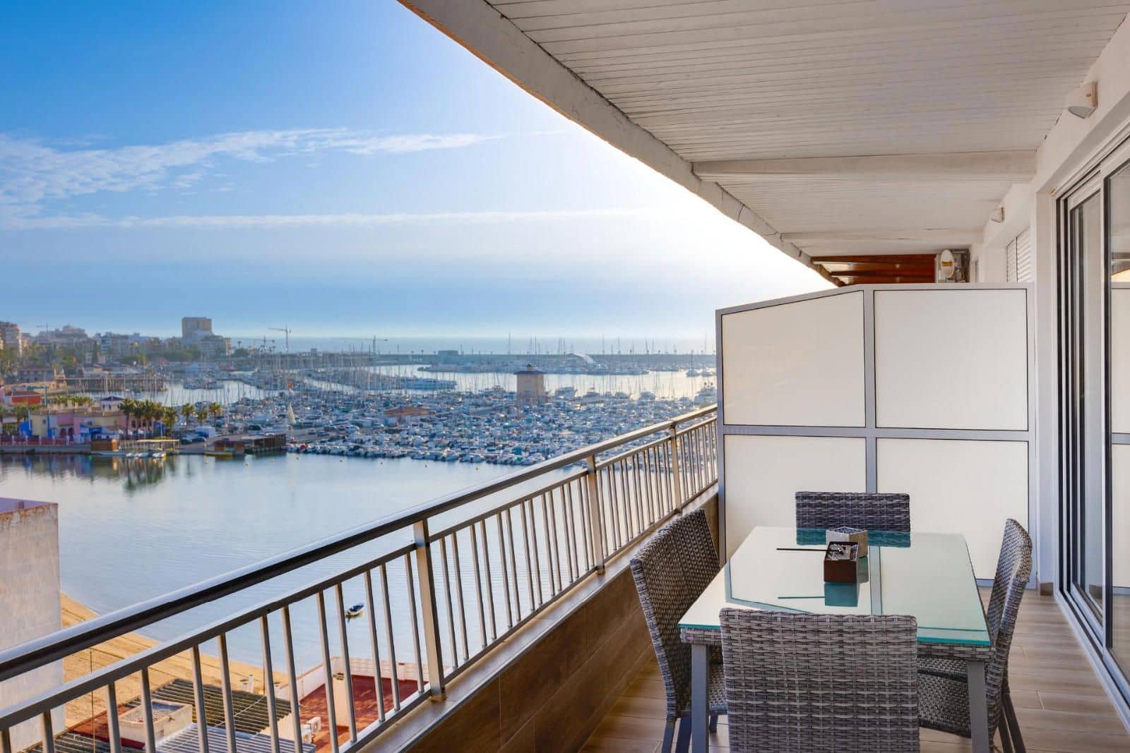 Piso de 3 habitaciones en Torrevieja en venta con piscina - 295.000 € (Ref: 9237619)