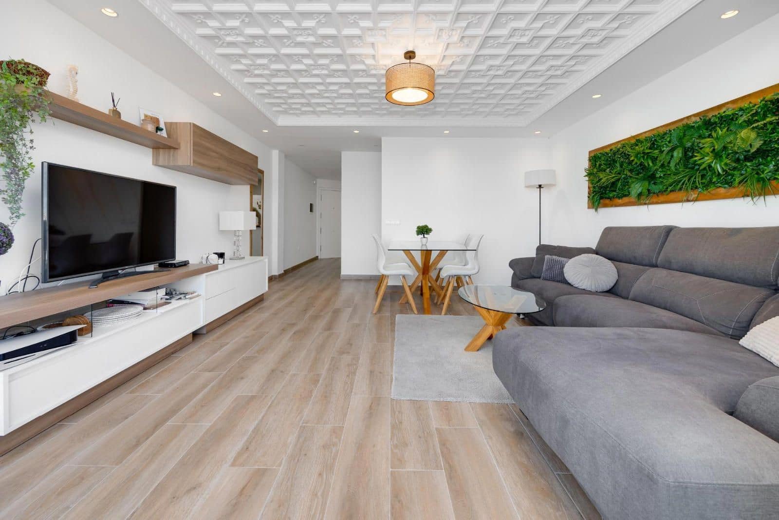 Piso de 3 habitaciones en Torrevieja en venta con piscina - 295.000 € (Ref: 9237619)