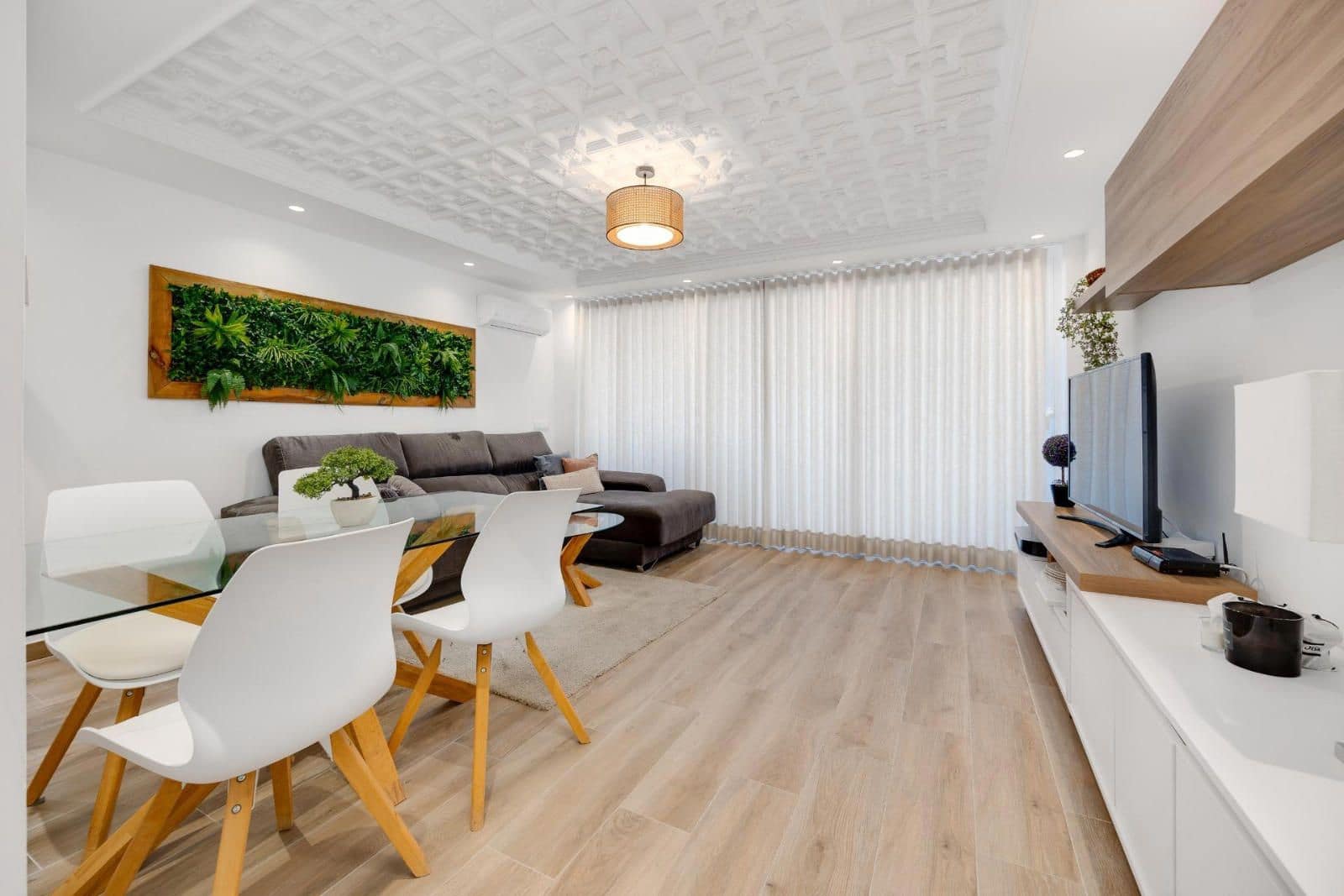 Piso de 3 habitaciones en Torrevieja en venta con piscina - 295.000 € (Ref: 9237619)