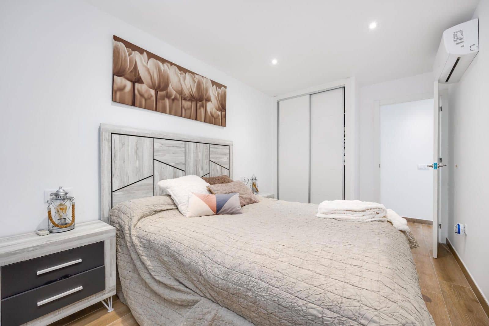 Piso de 3 habitaciones en Torrevieja en venta con piscina - 295.000 € (Ref: 9237619)