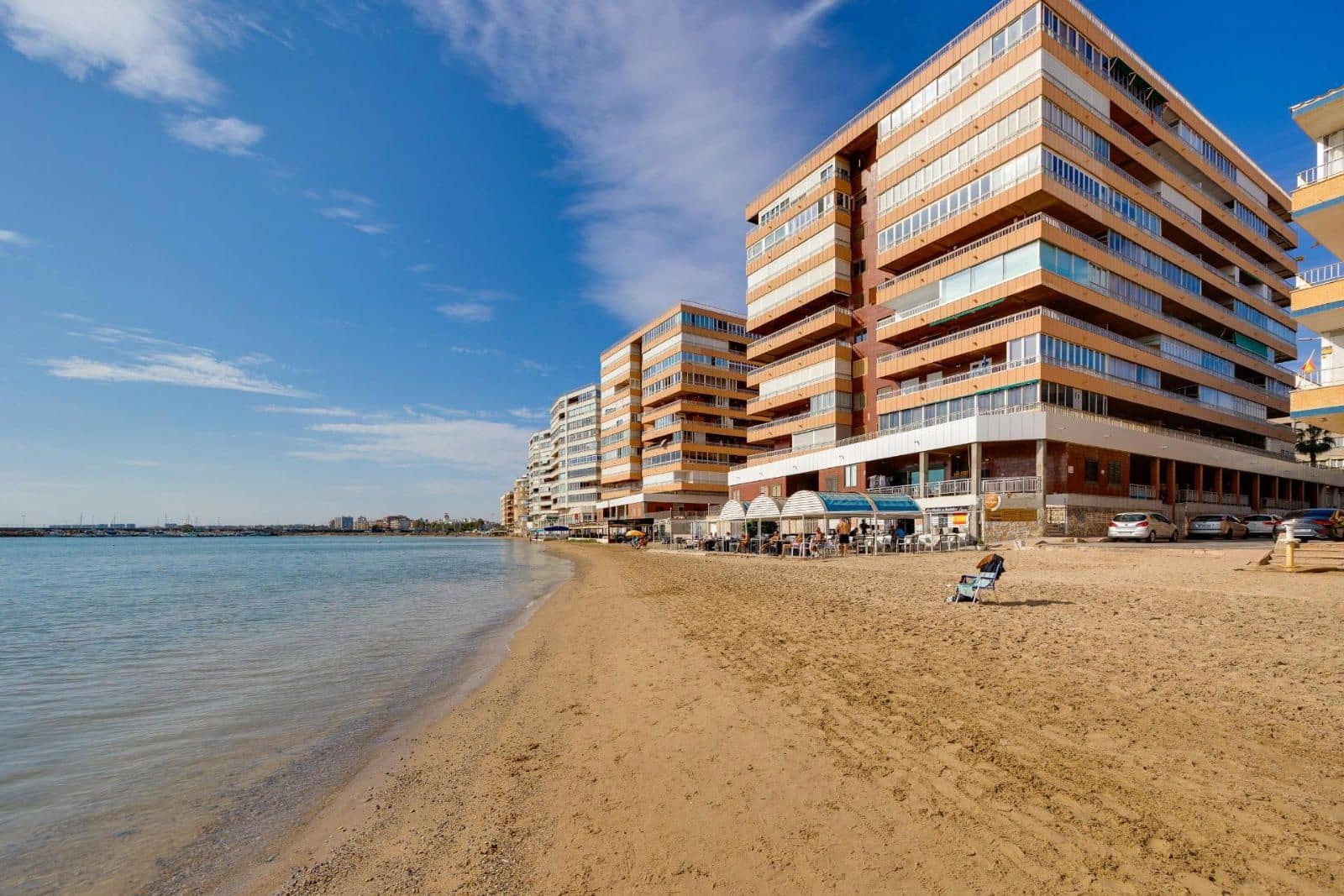 Piso de 3 habitaciones en Torrevieja en venta con piscina - 295.000 € (Ref: 9237619)