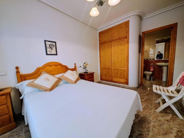 3 makuuhuone Asunto myytävänä paikassa Las Piscinas Naturales, Torrevieja - 143 000 € (Ref: 9237621)