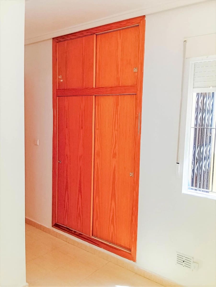 2 Zimmer Villa zu verkaufen in La Florida mit Pool - 140.000 € (Ref: 9237628)