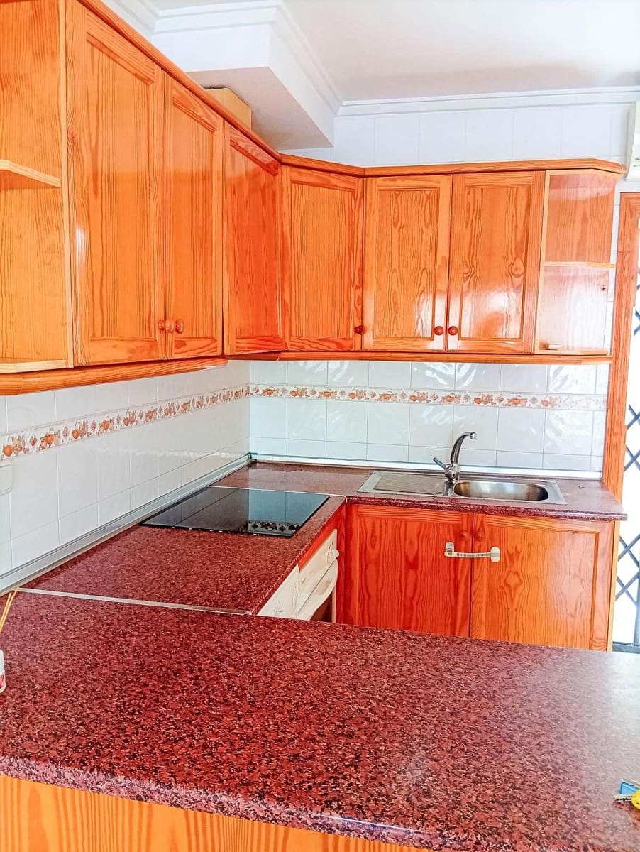 2 Zimmer Villa zu verkaufen in La Florida mit Pool - 140.000 € (Ref: 9237628)