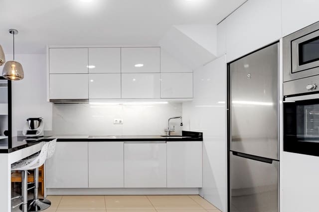 Ático de 2 habitaciones en Mil Palmeras, Pilar de la Horadada en venta con piscina - 389.000 € (Ref: 9237635)