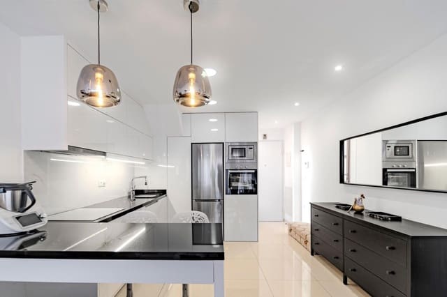 Ático de 2 habitaciones en Mil Palmeras, Pilar de la Horadada en venta con piscina - 389.000 € (Ref: 9237635)