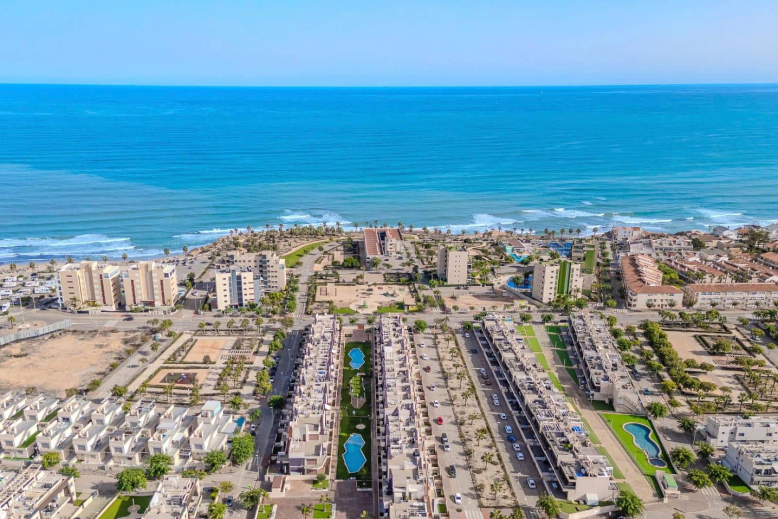 2 bedroom Penthouse for sale in Pilar de la Horadada with pool - € 389,000 (Ref: 9237635)