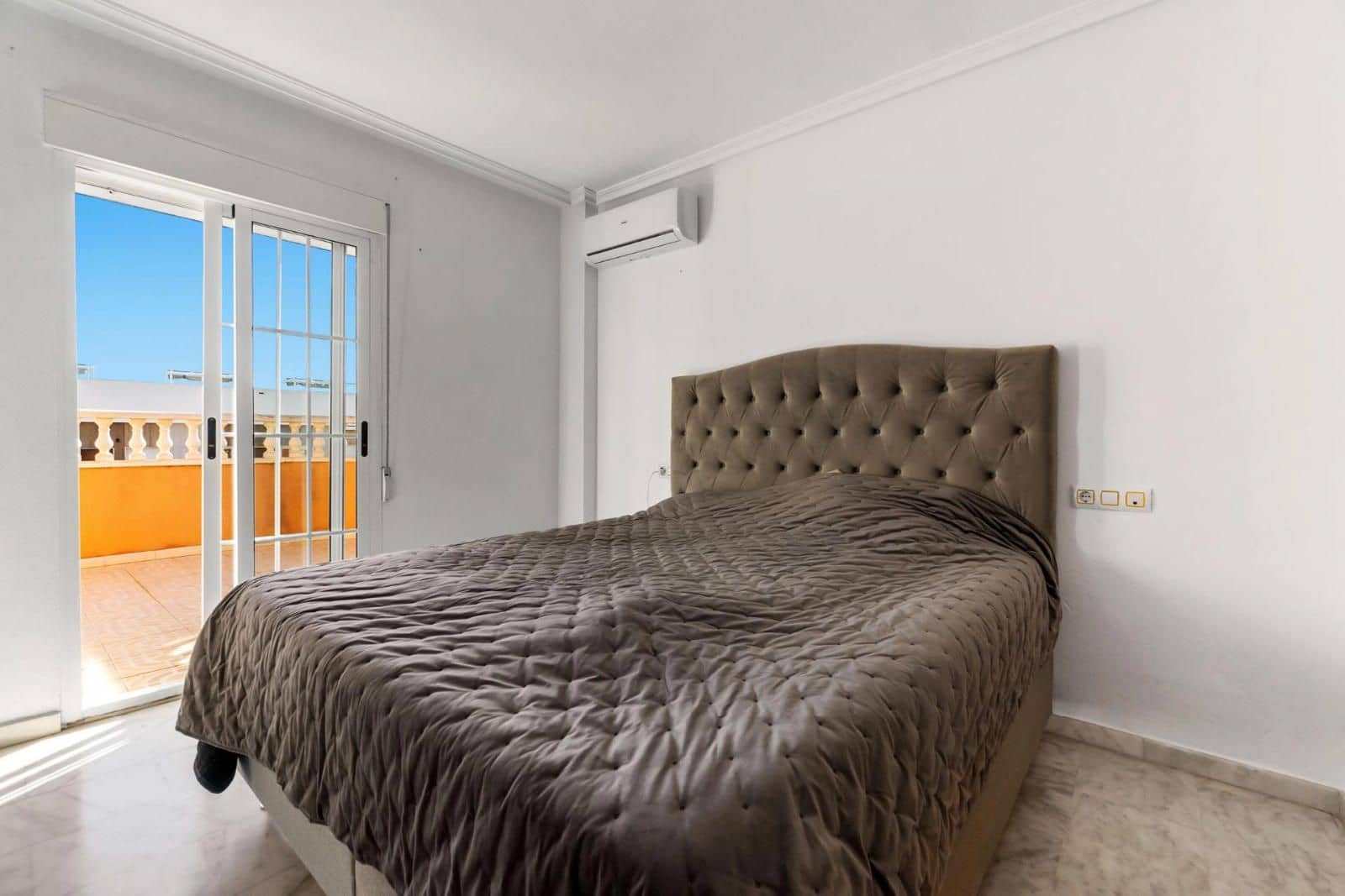 3 soveværelse Villa til salg i Orihuela med swimmingpool garage - € 339.000 (Ref: 9237639)