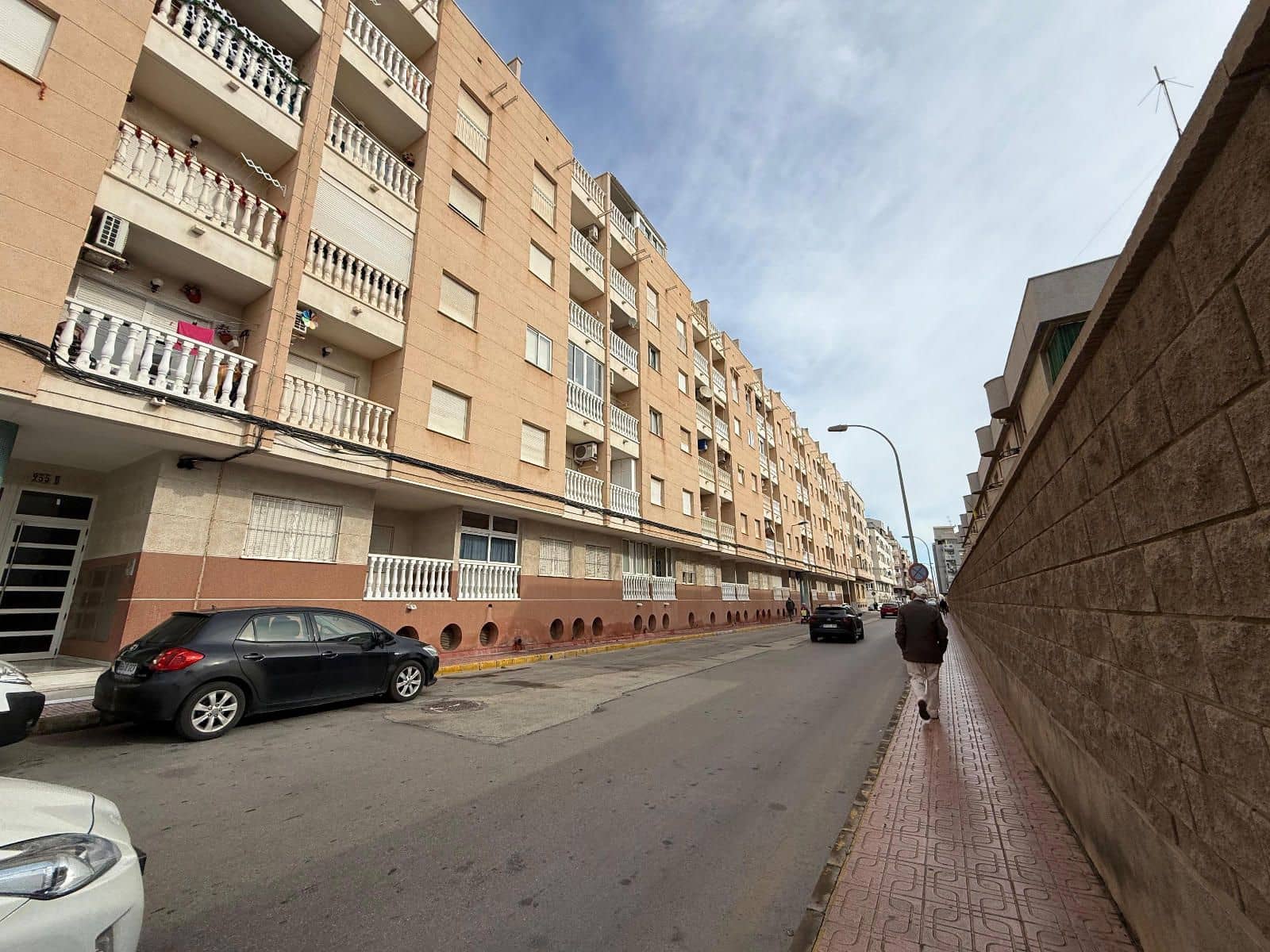 2 soveværelse Lejlighed til salg i Torrevieja med garage - € 127.900 (Ref: 9237643)