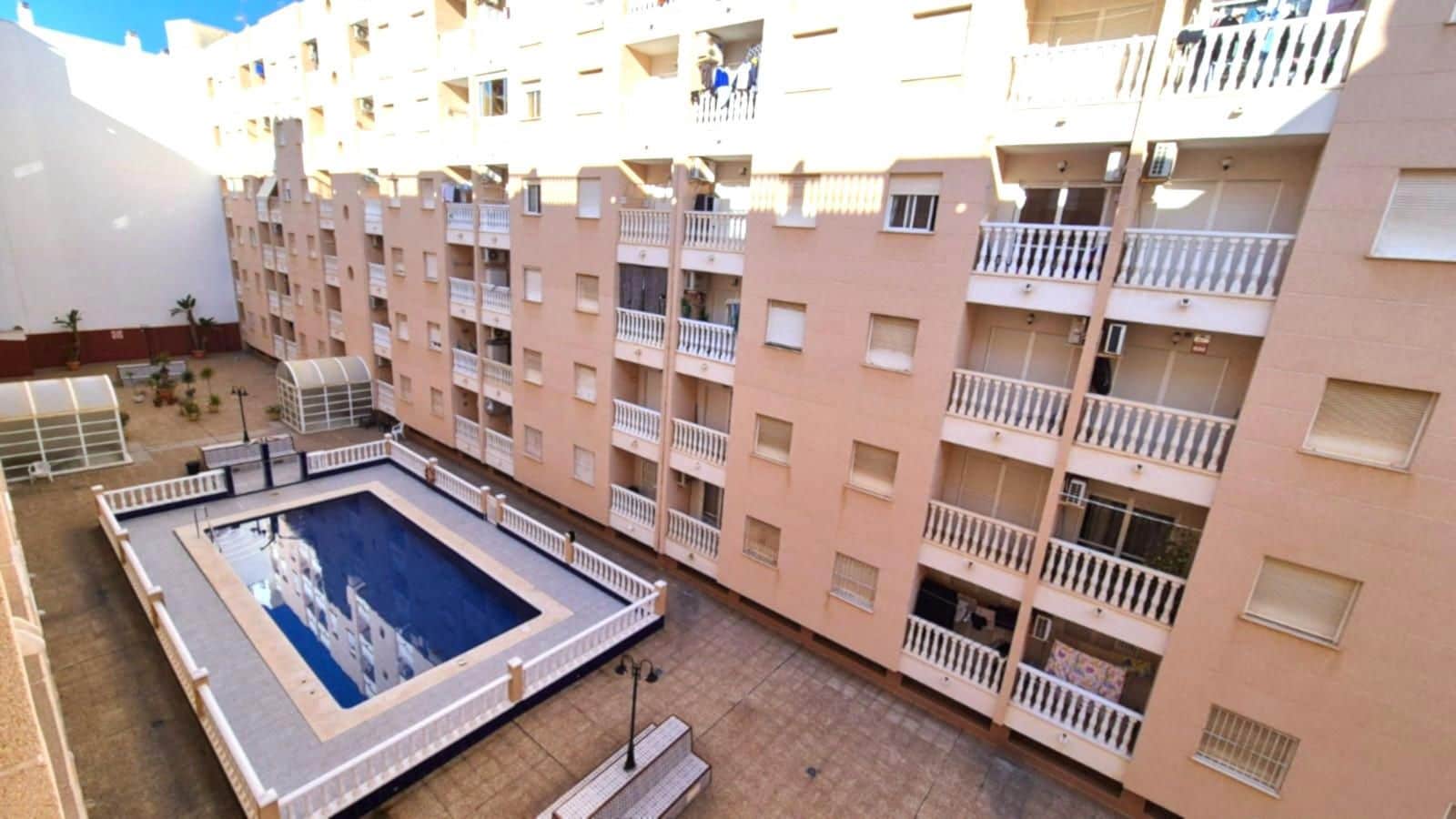 2 soveværelse Lejlighed til salg i Torrevieja med garage - € 127.900 (Ref: 9237643)