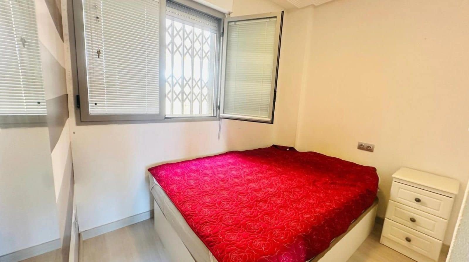 2 chambre Penthouse à vendre à Torrevieja avec piscine - 244 950 € (Ref: 9237663)