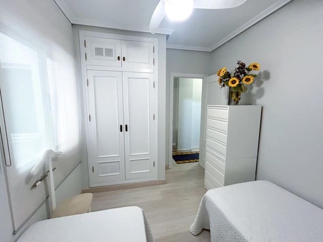 2 chambre Appartement à vendre à Las Piscinas Naturales, Torrevieja avec garage - 164 000 € (Ref: 9237674)