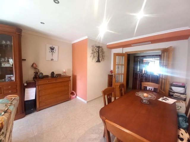 3 soveværelse Lejlighed til salg i Antonio Machado, Torrevieja med garage - € 186.000 (Ref: 9237676)
