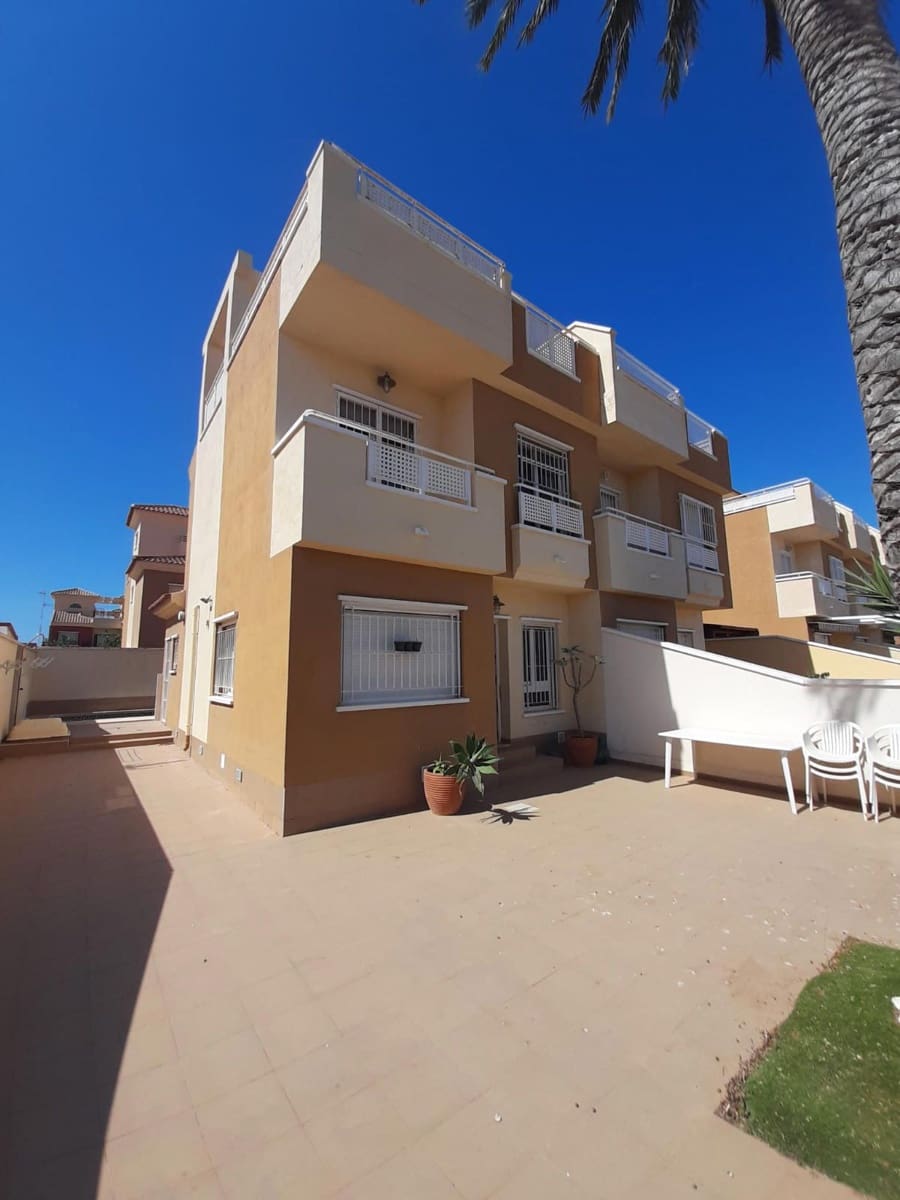 Piso de 4 habitaciones en Torrevieja en venta con piscina garaje - 349.000 € (Ref: 9237682)