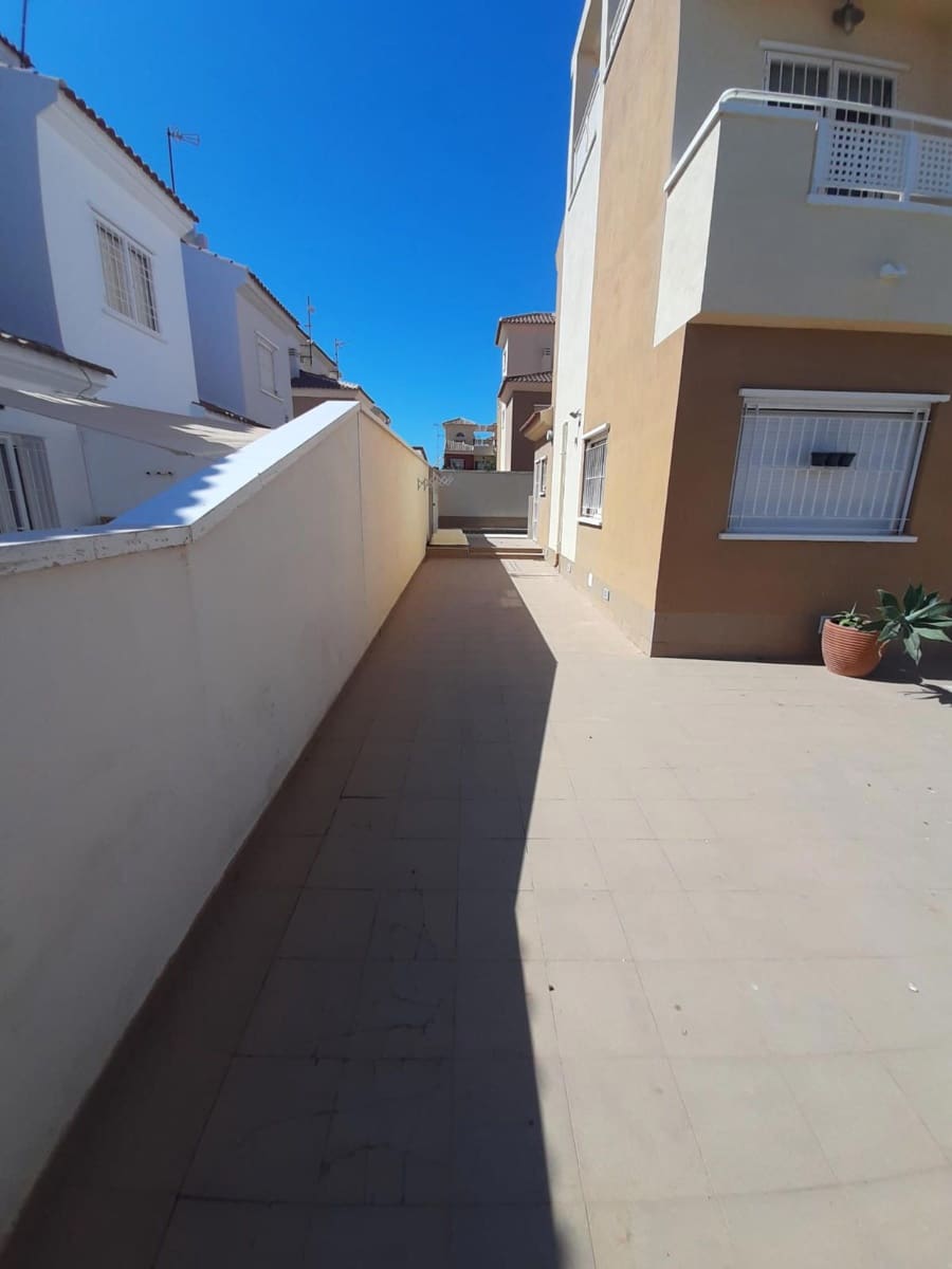 Piso de 4 habitaciones en Torrevieja en venta con piscina garaje - 349.000 € (Ref: 9237682)